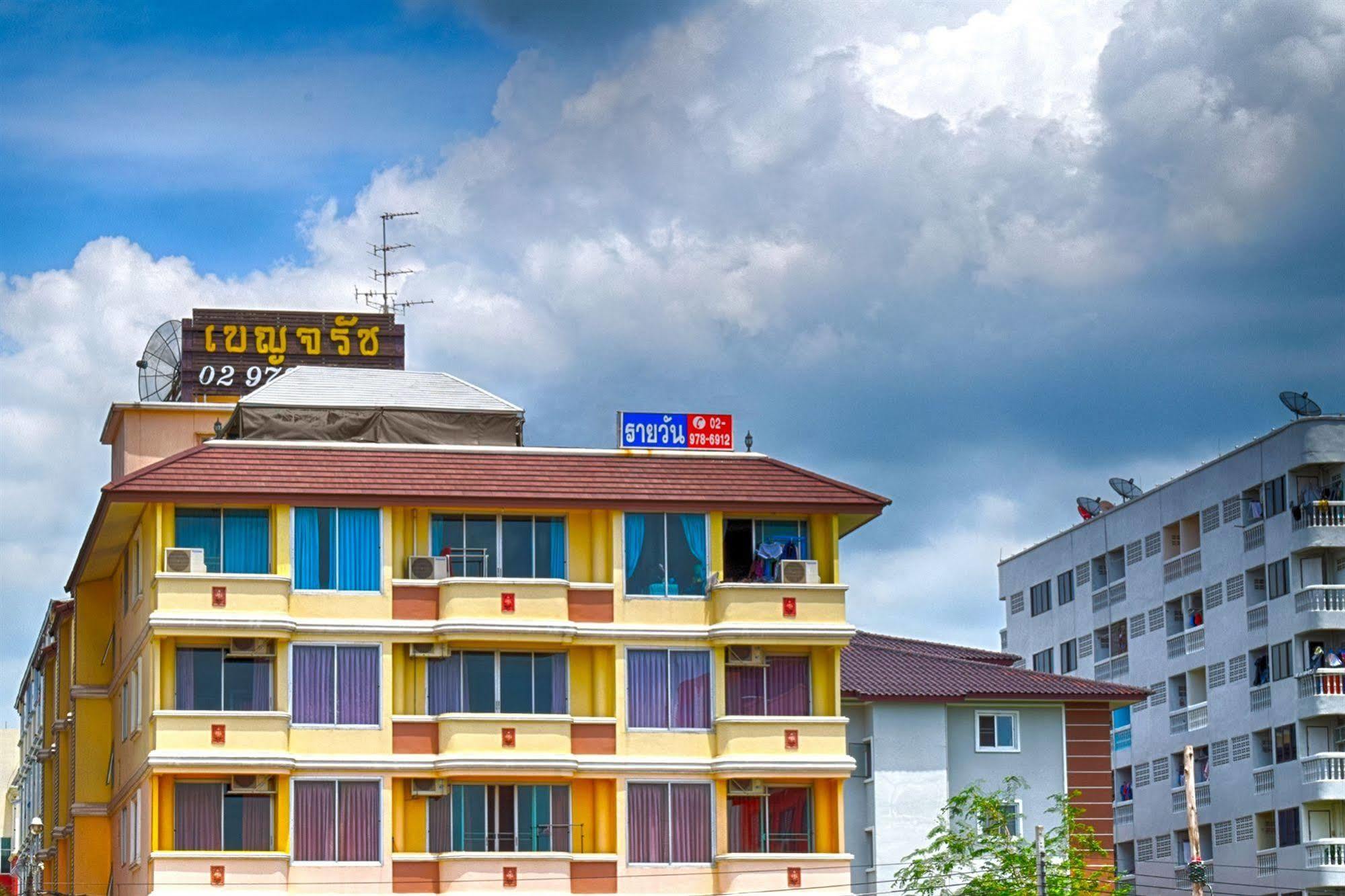 Benjaratch Boutique Apartment Bangkok Exterior photo